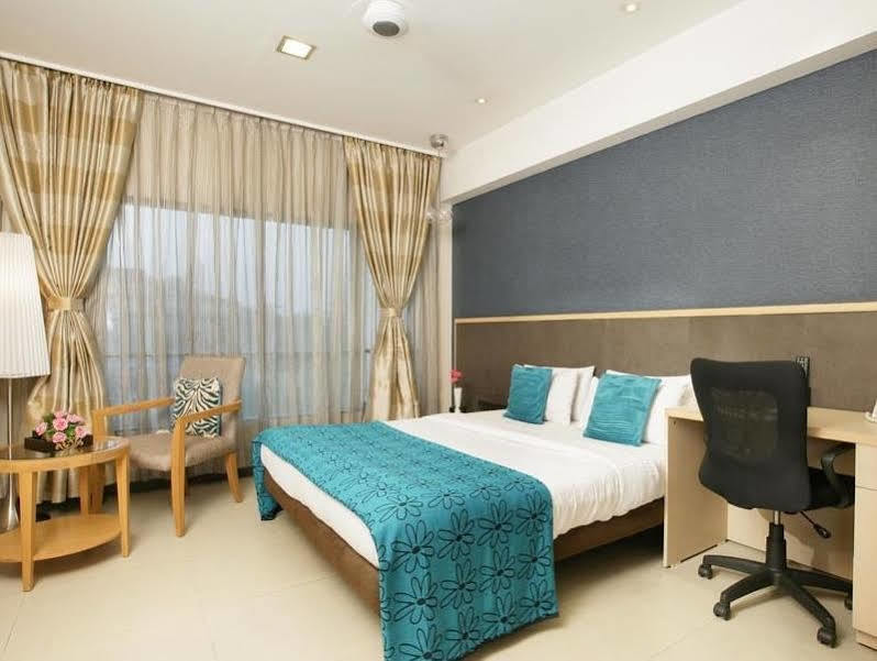 The Sirona Hotel Pune Eksteriør bilde