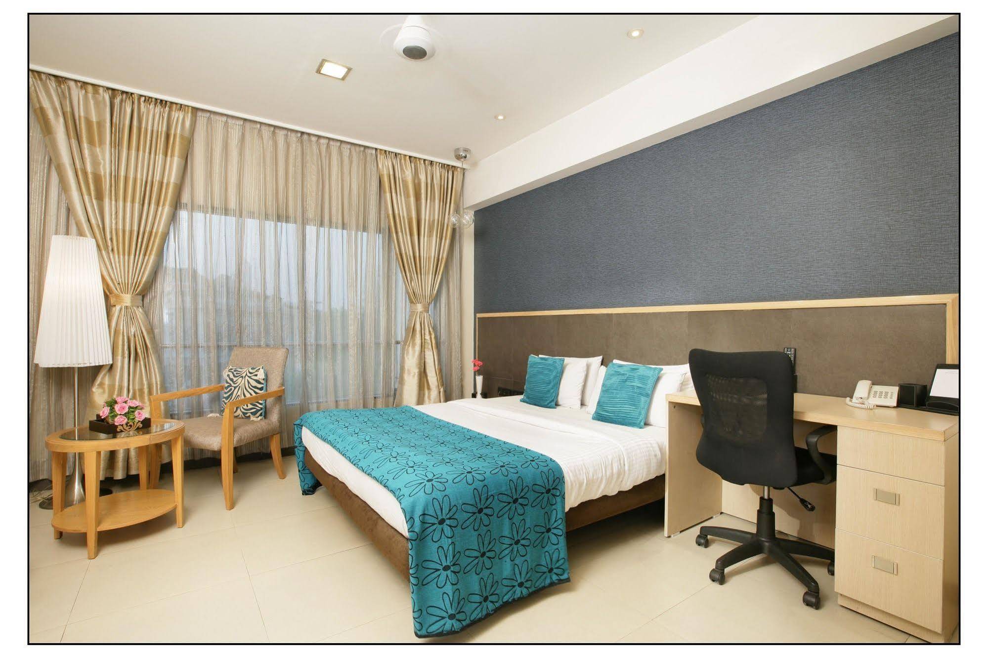 The Sirona Hotel Pune Eksteriør bilde